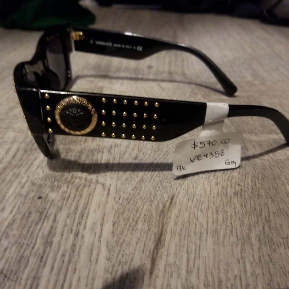Versace sunglasses - Picture 2 of 2